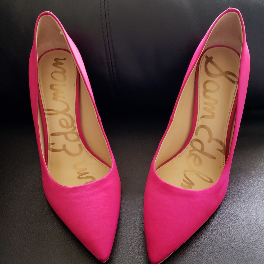 Fuchsia pumps